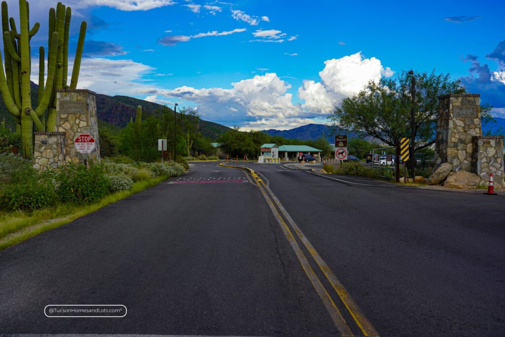 sabino canyon parking lot