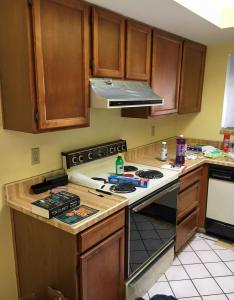 7831-Baker St_Casa Real Townhouse_Kitchen  Before